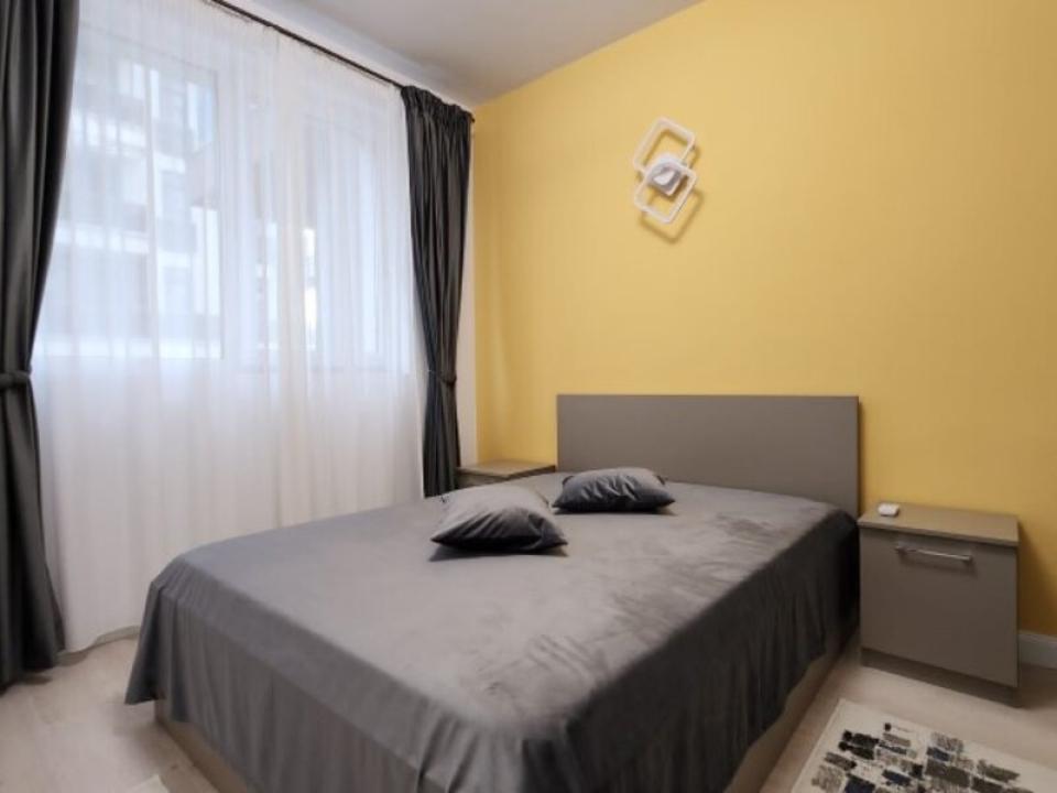 3 camere FLoreasca ( loc parcare )