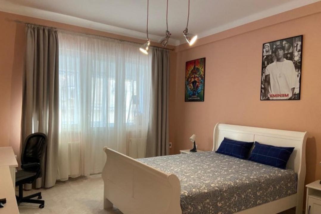 4 camere Piata Romana ( Renovat-110 mp )