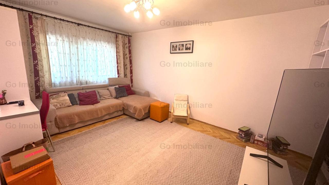 Apartament 3 camere, decomandat, etaj intermediar, Mircea Cel Batran