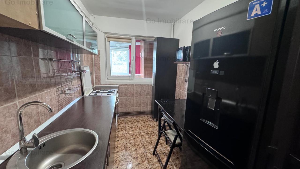 2 camere, decomandat, zona Rodu Ros, etaj intermediar.