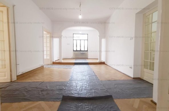 Vanzare apartament apartament  5 camere Armeneasca - 1850 eur / luna