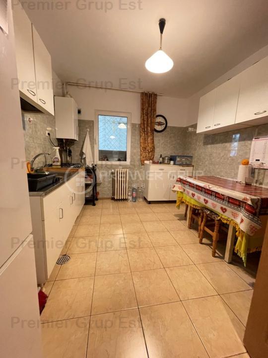 Apartament 3 camere, Centru, preț NEGOCIABIL!!