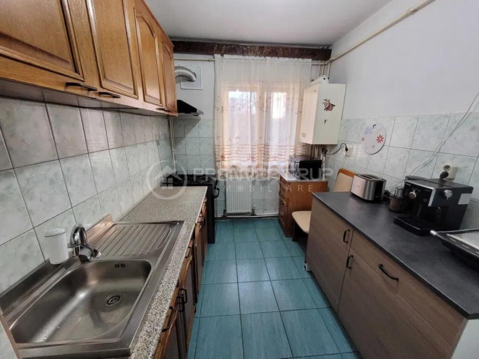 Apartament 3 camere, Podu Ros, 61mp, etaj 2