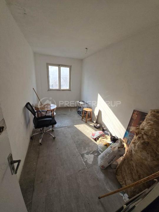 Etaj 3! Apartament 1 camera Podu Ros, 24mp + boxă