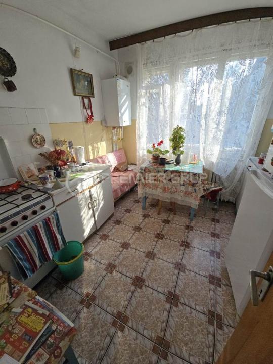 Etaj 1! Apartament 3 camere DECOMANDAT, Podu Ros, 70mp