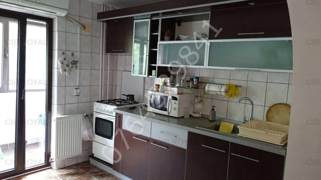 Inchiriez apartament 2 camere zona Vitan-Dristor,Str. Racari,la 10 minute metrou Mihai Bravu,renovat