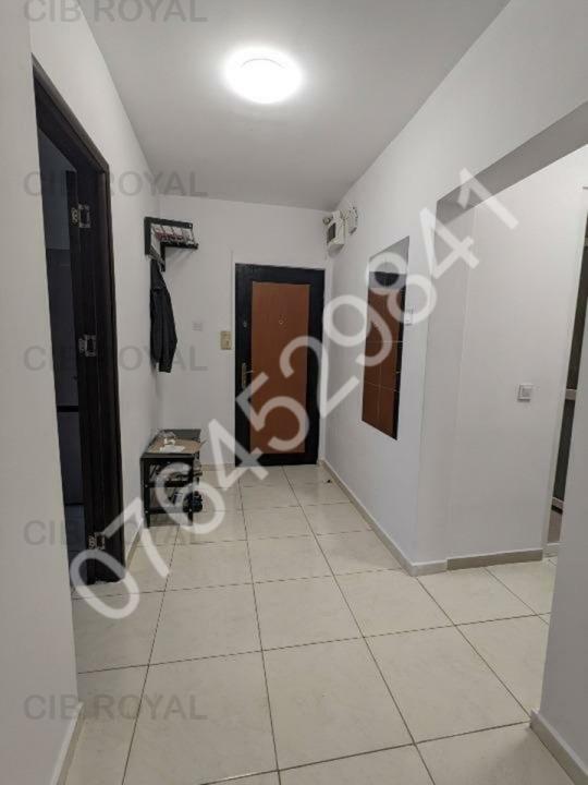 Inchiriez apt. 3 cam. Nerva Traian, Str. Anastasie Panu,loc parcare,la 10 minute metrou Timpuri Noi.