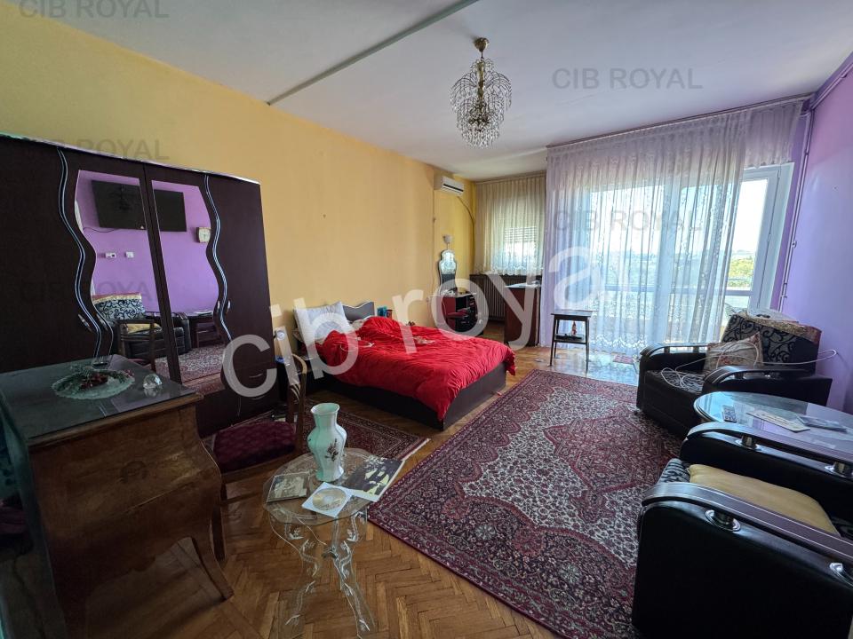 Vand apartament 3 camere,3 terase,2 bai,parc Cismigiu,cu intrare chiar din parc,Str. Brezoianu 53