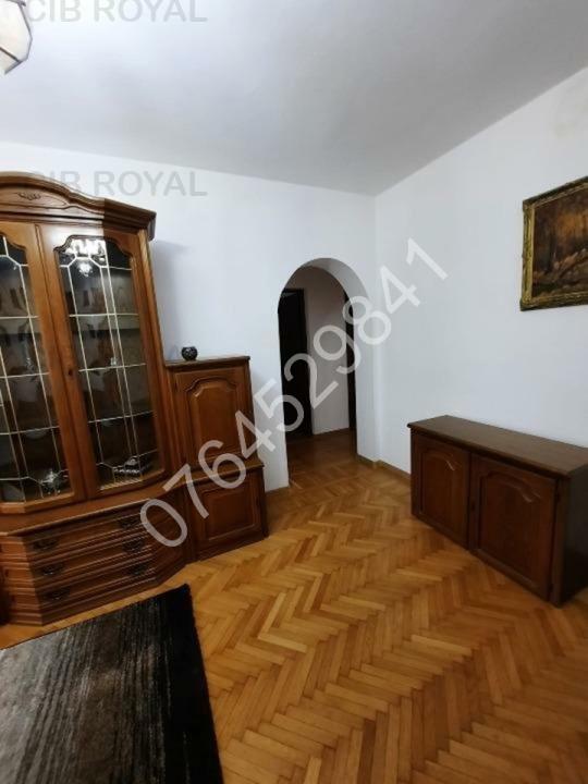 Inchiriez apartament 3 camere zona Pajura,Str. Hrisovului, la 10 minute metrou Jiului, igienizat.