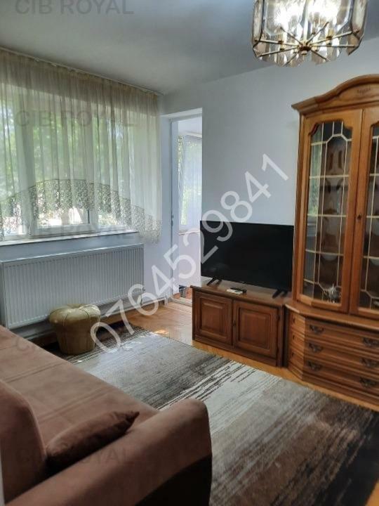 Inchiriez apartament 3 camere zona Pajura,Str. Hrisovului, la 10 minute metrou Jiului, igienizat.