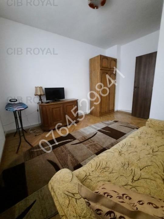 Inchiriez apartament 3 camere zona Pajura,Str. Hrisovului, la 10 minute metrou Jiului, igienizat.