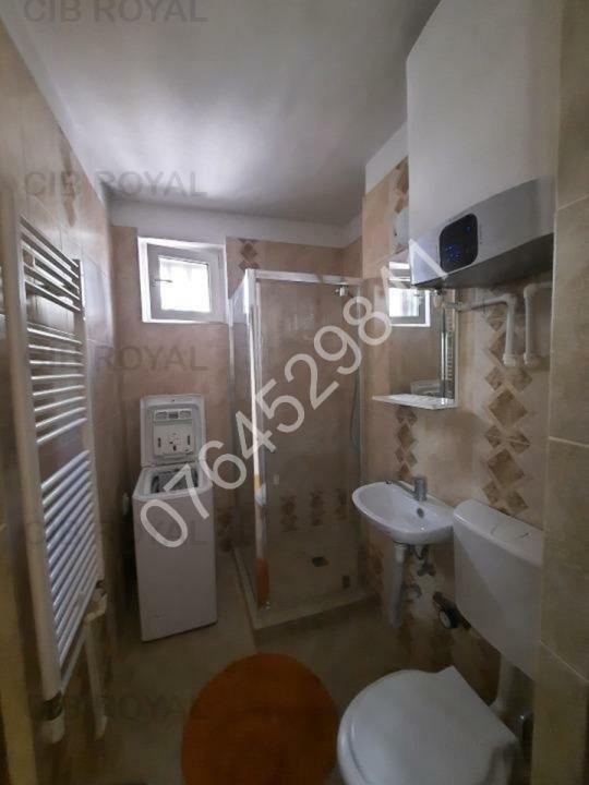 Inchiriez apartament 3 camere zona Pajura,Str. Hrisovului, la 10 minute metrou Jiului, igienizat.