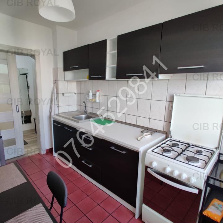 Inchiriez apartament 2 camere zona Stefan cel Mare, Str. Badea Cârțan,la 10 minute metrou, renovat.