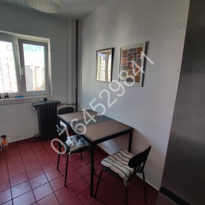 Inchiriez apartament 2 camere zona Stefan cel Mare, Str. Badea Cârțan,la 10 minute metrou, renovat.