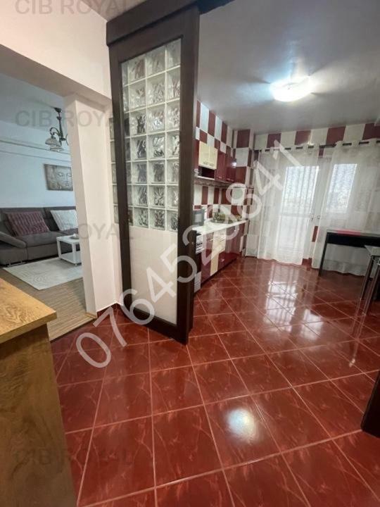 Inchiriez apt. 2 cam. Dorobanti-Perla, Sos. Stefan cel Mare, la 4 min. metrou, renovat si igienizat.