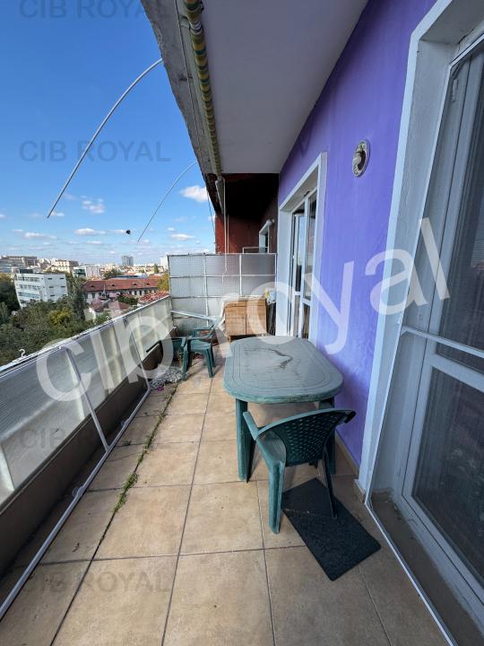 Vand apartament 3 camere,3 terase,2 bai,parc Cismigiu,cu intrare chiar din parc,Str. Brezoianu 53