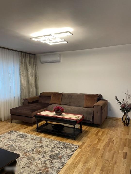 Vand apartament 2 camere,zona rond Alba Iulia-Decebal,Str. Caloian Județul