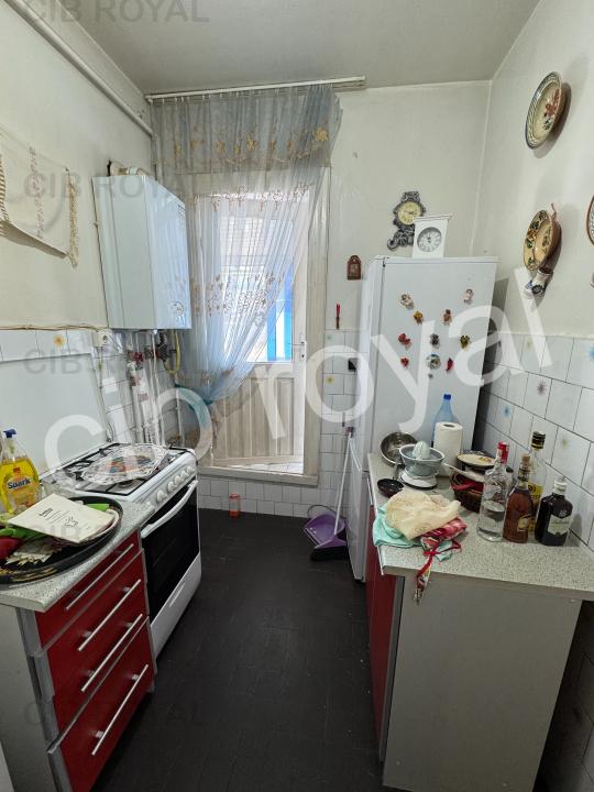 Vand apartament 3 camere,3 terase,2 bai,parc Cismigiu,cu intrare chiar din parc,Str. Brezoianu 53