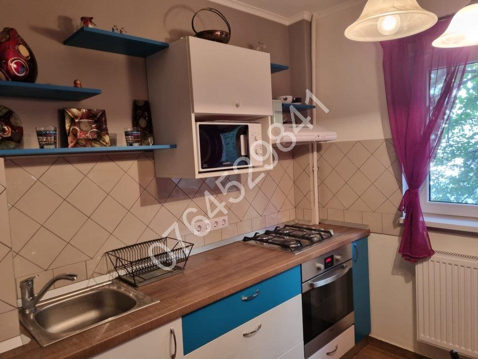 Inchiriez apt. 2 camere Tineretului, Str. Trestiana, 3 min. (280m) metrou, loc parcare ADP inclus.