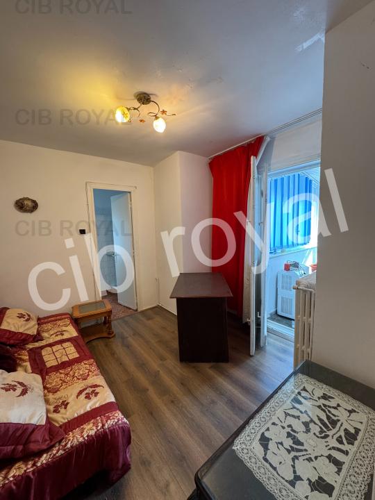 Vand apartament 3 camere,3 terase,2 bai,parc Cismigiu,cu intrare chiar din parc,Str. Brezoianu 53