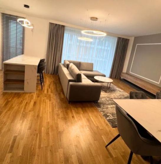 Apartament spațios cu 3 camere în zona Băneasa Jandarmeriei