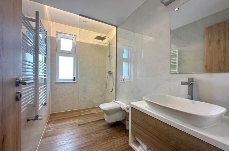 Vânzare penthouse LUX 4 camere cu terasa de 122 mp zona Coresi