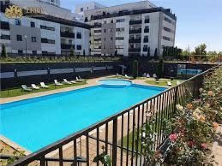 Închiriez apartament 3 camere cu acces la piscina Aleea Privighetorilor