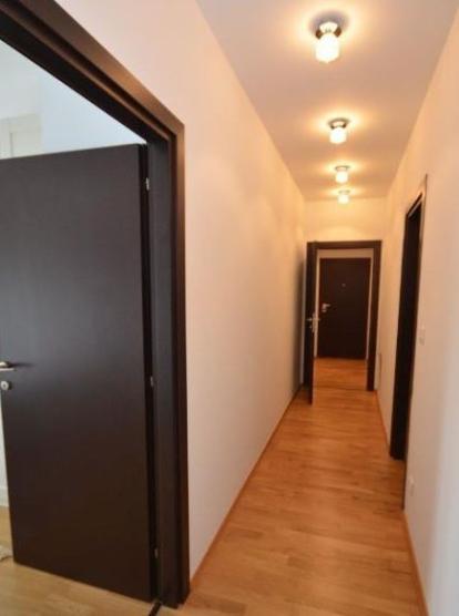 Închiriez apartament 3 camere cu acces la piscina Aleea Privighetorilor