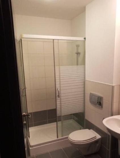 Închiriez apartament 3 camere cu acces la piscina Aleea Privighetorilor