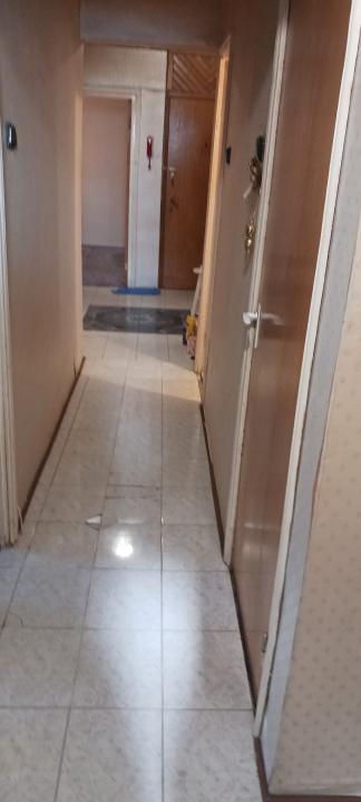Basarabia - Metroul Piata Muncii  apartament 3 camere decomandat