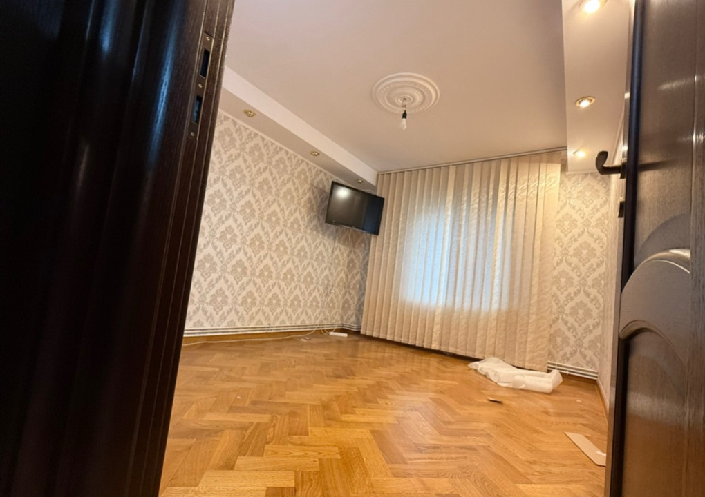 Dristor Apartament 4 camere centrala proprie 