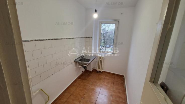 Apartament 3 camere, semidecomandat, zona Vest, Ploiesti