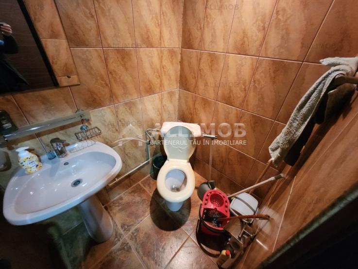 Apartament 4 camere, modificat in 3, ideal cabinet, zona 9 Mai, Ploiesti