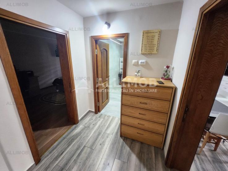 Vila cu 5 camere, zona Centrala, pivnita+parter+etaj+pod mansardat, Ploiesti