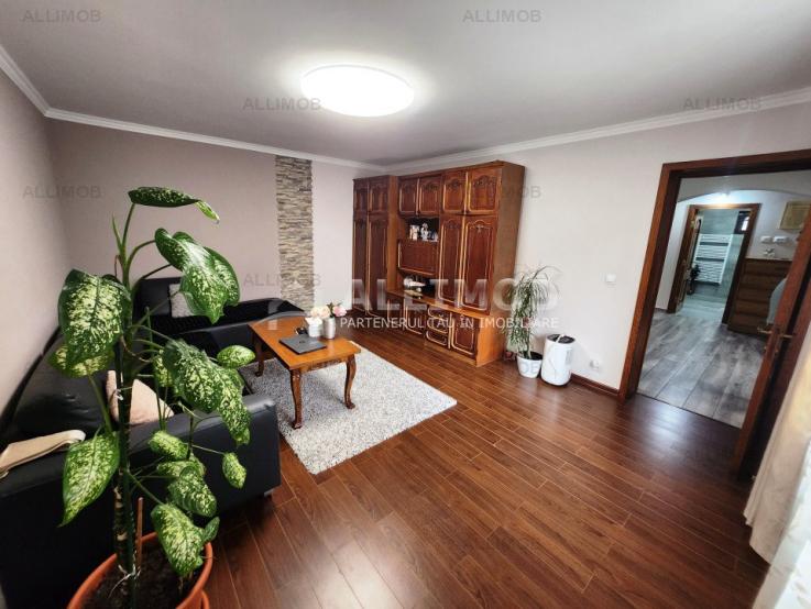 Vila cu 5 camere, zona Centrala, pivnita+parter+etaj+pod mansardat, Ploiesti