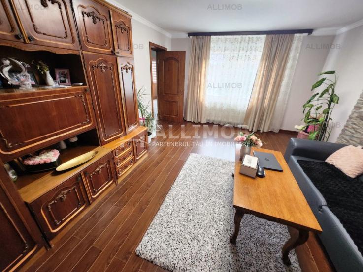 Vila cu 5 camere, zona Centrala, pivnita+parter+etaj+pod mansardat, Ploiesti