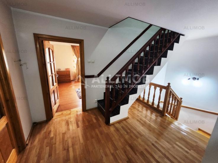 Vila cu 5 camere, zona Centrala, pivnita+parter+etaj+pod mansardat, Ploiesti