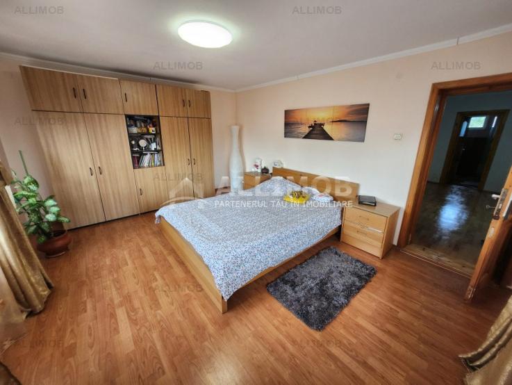 Vila cu 5 camere, zona Centrala, pivnita+parter+etaj+pod mansardat, Ploiesti