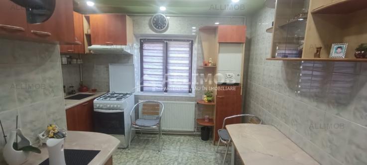 Apartament 3 camere in Ploiesti, cu centrala termica proprie in zona Cioceanu. 