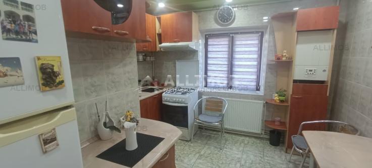 Apartament 3 camere in Ploiesti, cu centrala termica proprie in zona Cioceanu. 