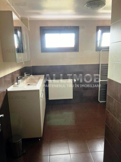 Apartament 3 camere zona Andrei Muresanu