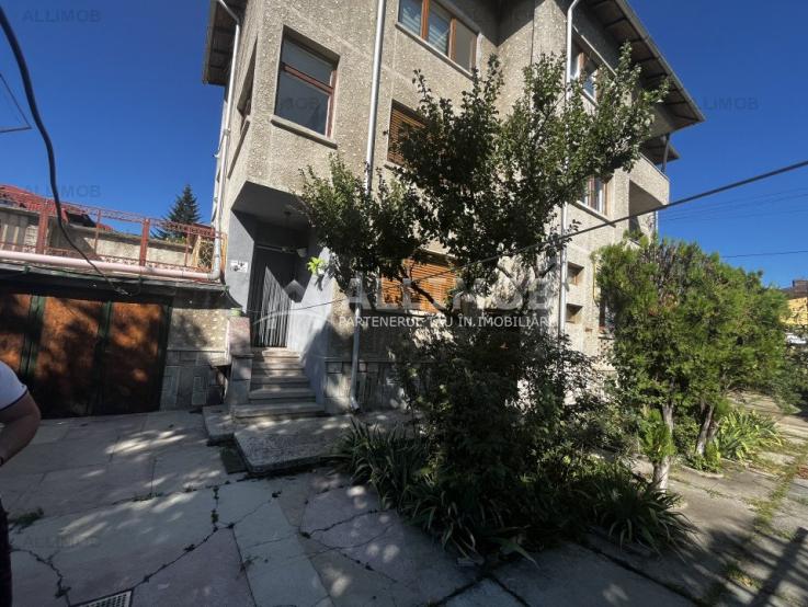 REPREZENTARE EXCLUSIVA Casa  252 mp in Ploiesti, zona Centrala. 