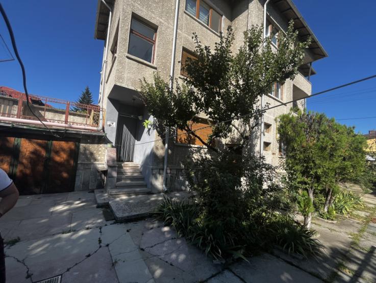 REPREZENTARE EXCLUSIVA Casa  252 mp in Ploiesti, zona Centrala.