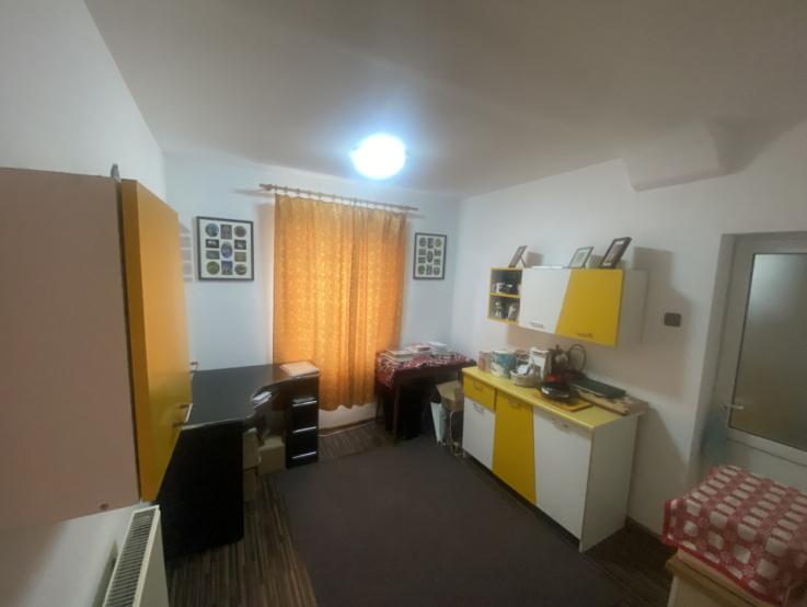 Apartament in vila zona Bulevardul Castanilor, suprafata utila 102 mp, 4 camere.