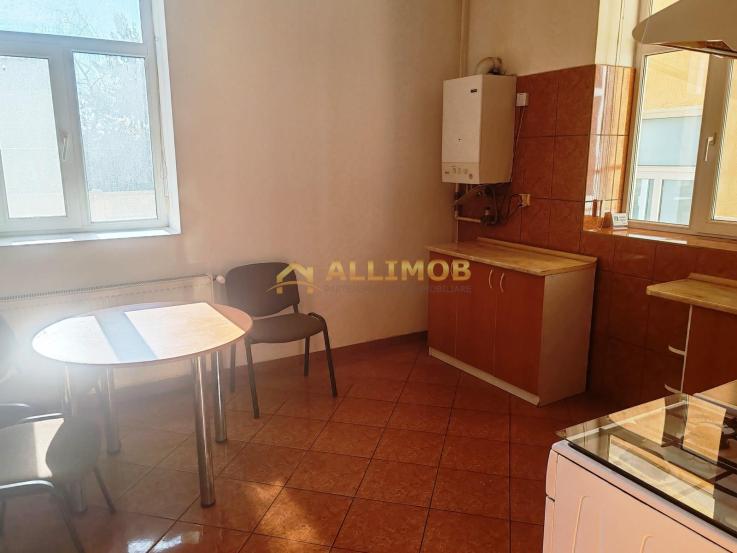 Apartament 3 camere  in Ploiesti, zona centrala