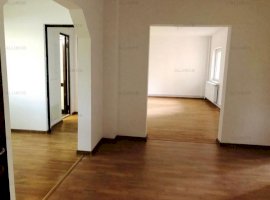 Apartament 4 camere nemobilat in Ploiesti, zona Gheorghe Doja