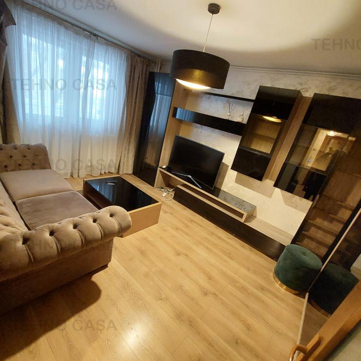 DRISTOR metrou, apartament lux, et. 1/10, cu centrala, decomandat.