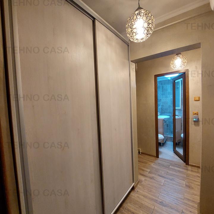 DRISTOR metrou, apartament lux, et. 1/10, cu centrala, decomandat.