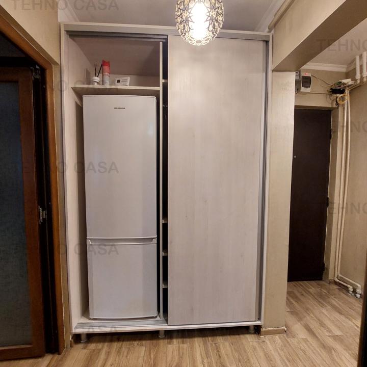 DRISTOR metrou, apartament lux, et. 1/10, cu centrala, decomandat.