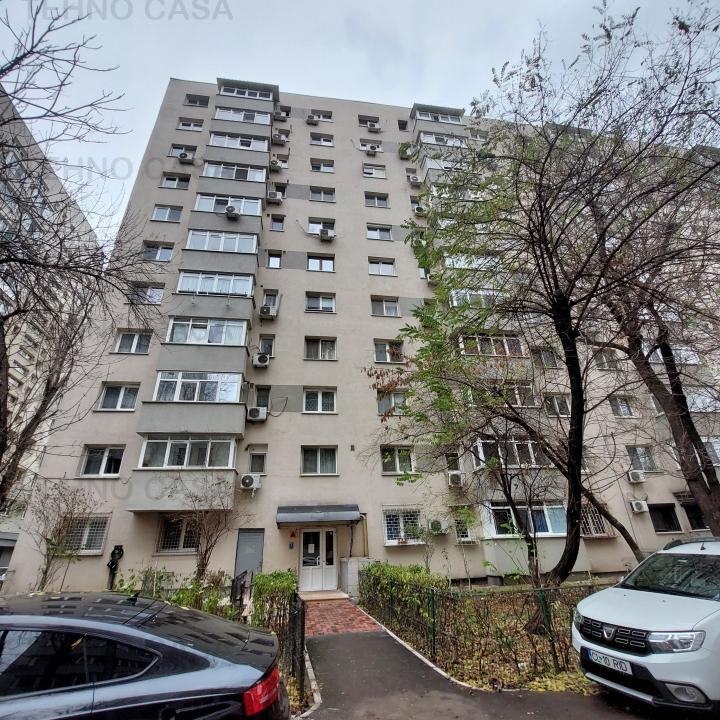 DRISTOR metrou, apartament lux, et. 1/10, cu centrala, decomandat.